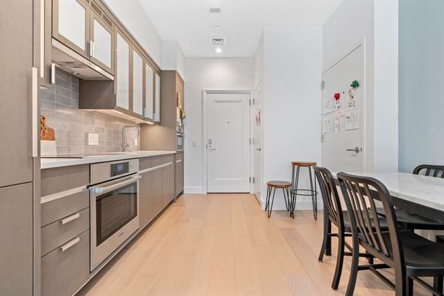 100 Lovejoy 12 Q, Boston, MA 02114