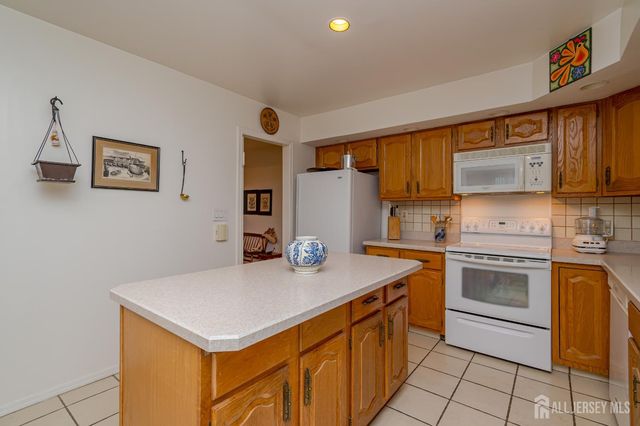 6 Franklin Pierce Drive, Monroe, NJ 08831
