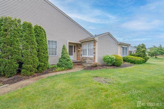 6 Franklin Pierce Drive, Monroe, NJ 08831