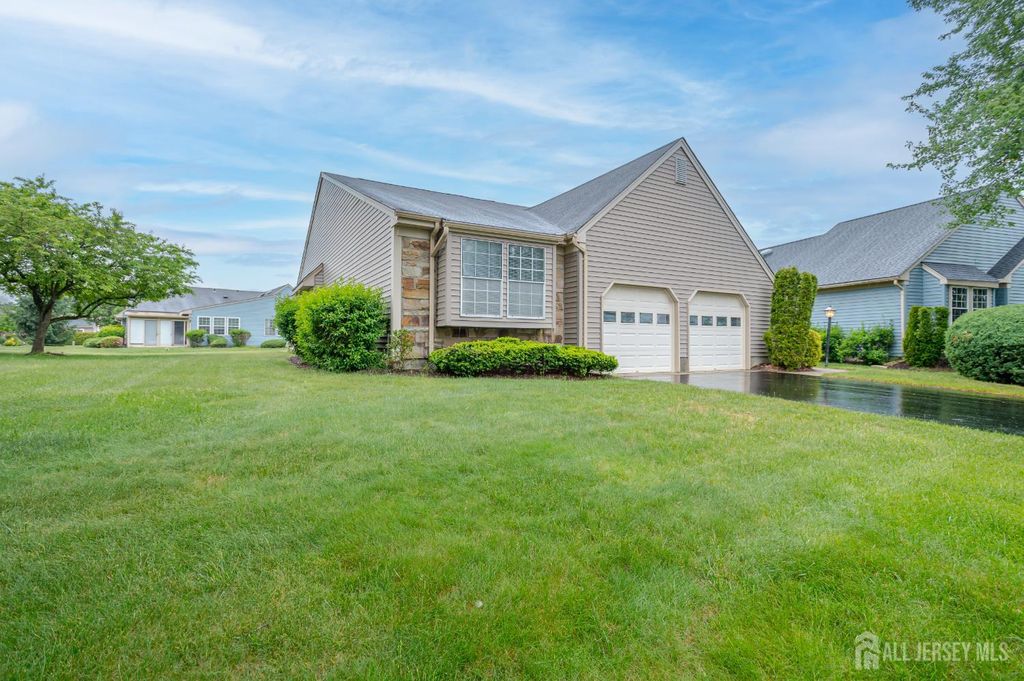 6 Franklin Pierce Drive, Monroe, NJ 08831