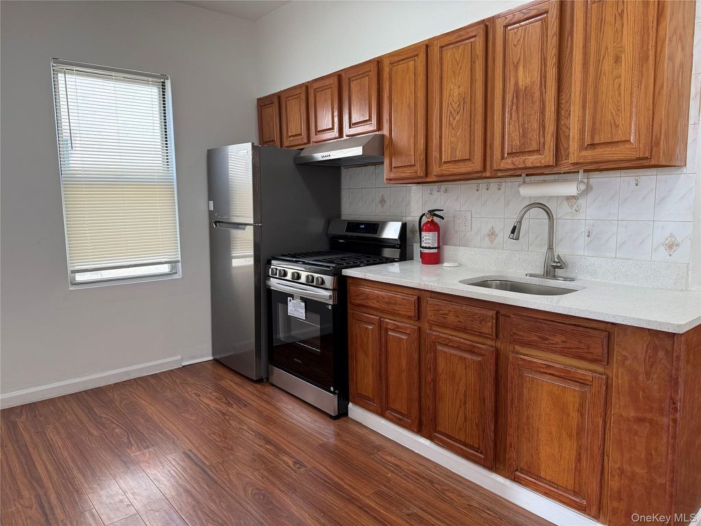 4612 25th Avenue, Astoria, NY 11103