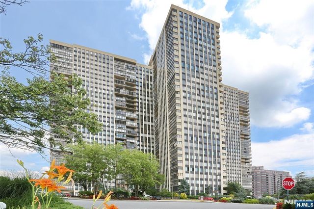 200 Winston Drive 2116, Cliffside Park, NJ 07010