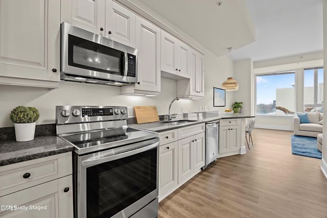 400 W North Street 814, Raleigh, NC 27603