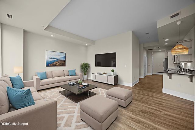 400 W North Street 814, Raleigh, NC 27603