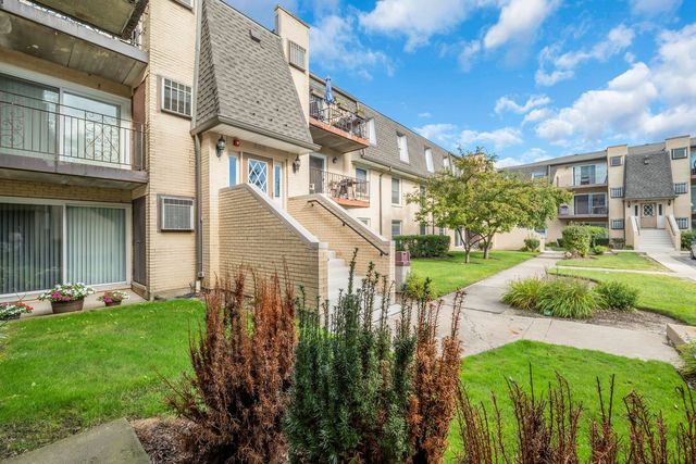 804 N River Road 1D, Mount Prospect, IL 60056