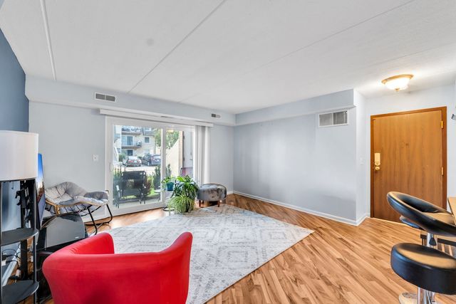804 N River Road 1D, Mount Prospect, IL 60056