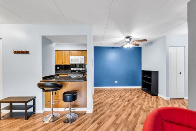 804 N River Road 1D, Mount Prospect, IL 60056