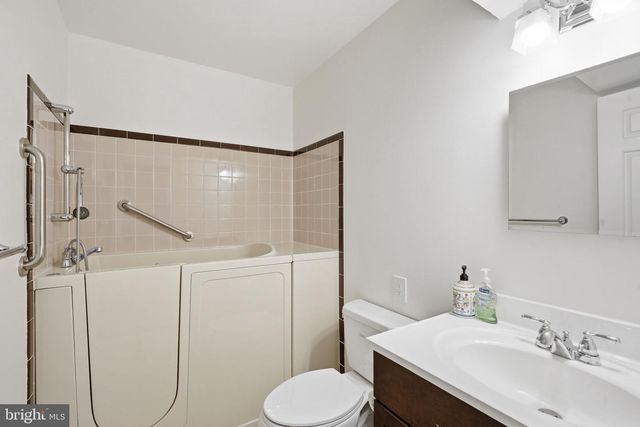 9008 ACREDALE CT, College Park, MD 20740