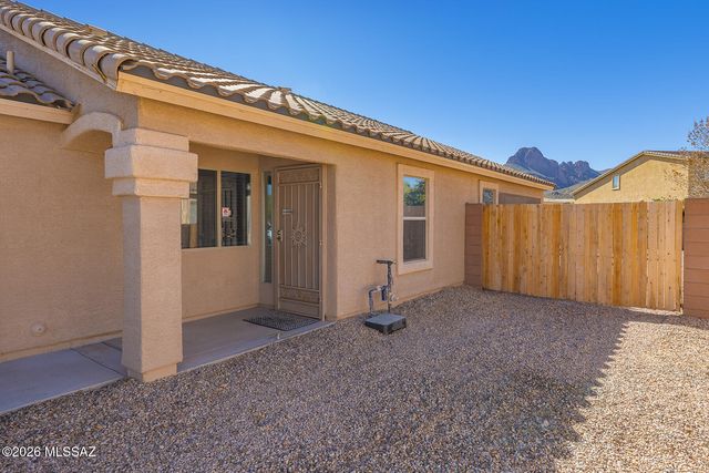 8753 N Moonfire Drive, Tucson, AZ 85743