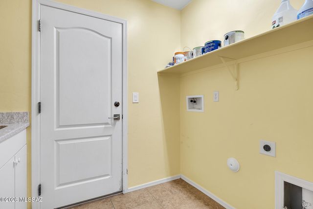 8753 N Moonfire Drive, Tucson, AZ 85743