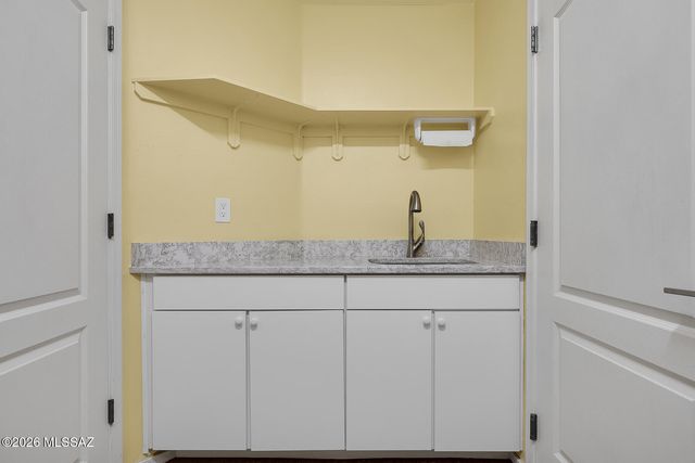 8753 N Moonfire Drive, Tucson, AZ 85743