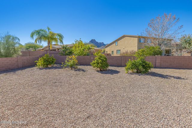 8753 N Moonfire Drive, Tucson, AZ 85743