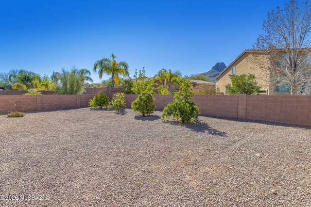 8753 N Moonfire Drive, Tucson, AZ 85743
