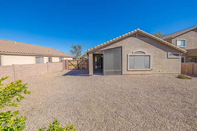8753 N Moonfire Drive, Tucson, AZ 85743