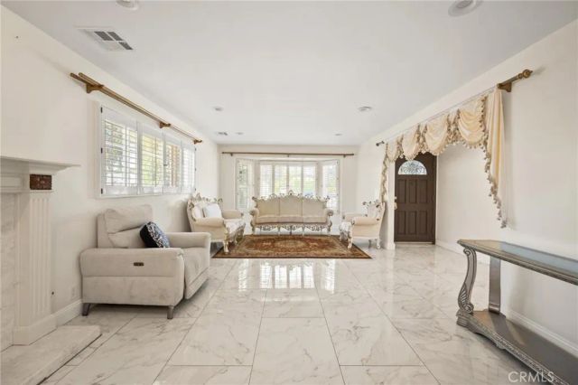 18900 Knapp, Northridge, CA 91324