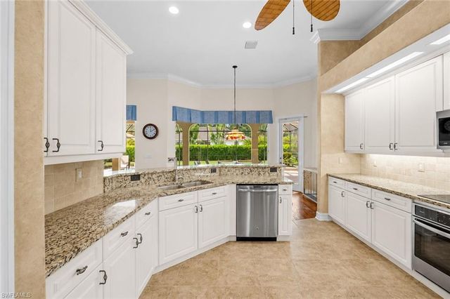 2027 Castle Garden LN, Naples, FL 34110