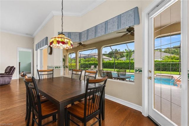 2027 Castle Garden LN, Naples, FL 34110
