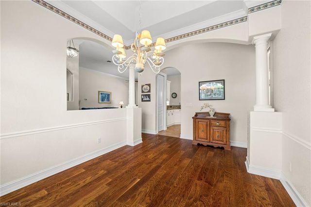 2027 Castle Garden LN, Naples, FL 34110