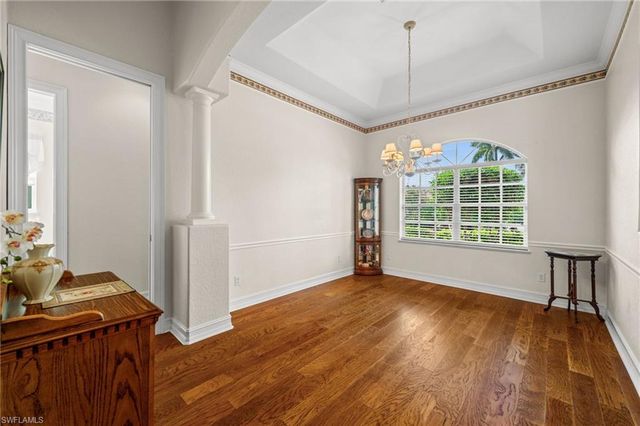 2027 Castle Garden LN, Naples, FL 34110