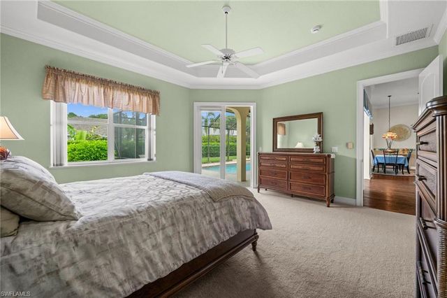2027 Castle Garden LN, Naples, FL 34110