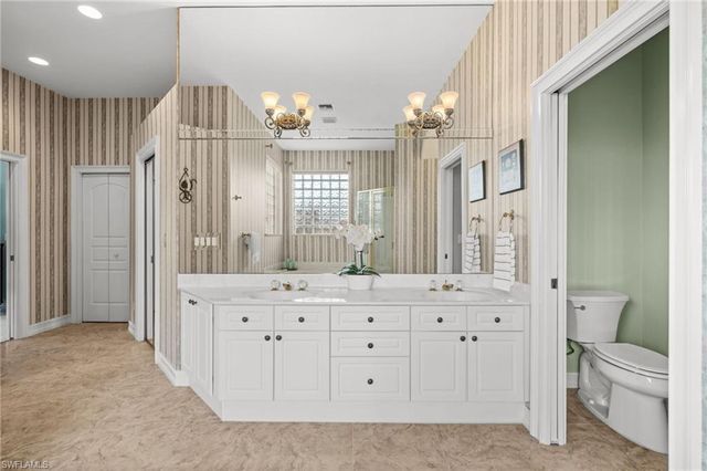 2027 Castle Garden LN, Naples, FL 34110