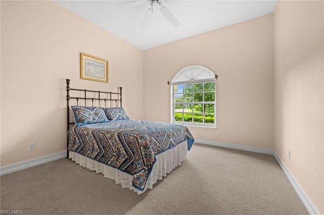 2027 Castle Garden LN, Naples, FL 34110