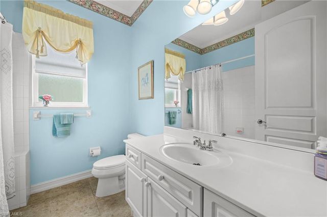 2027 Castle Garden LN, Naples, FL 34110