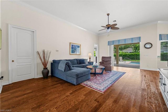 2027 Castle Garden LN, Naples, FL 34110