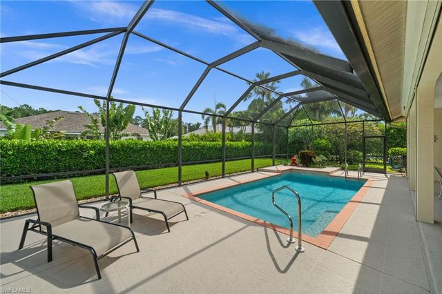 2027 Castle Garden LN, Naples, FL 34110