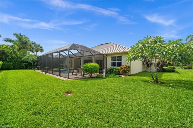 2027 Castle Garden LN, Naples, FL 34110