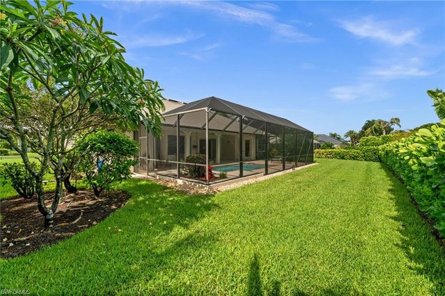 2027 Castle Garden LN, Naples, FL 34110