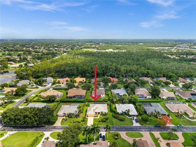 2027 Castle Garden LN, Naples, FL 34110