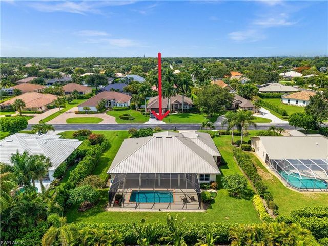 2027 Castle Garden LN, Naples, FL 34110