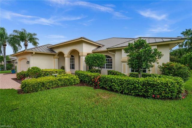 2027 Castle Garden LN, Naples, FL 34110