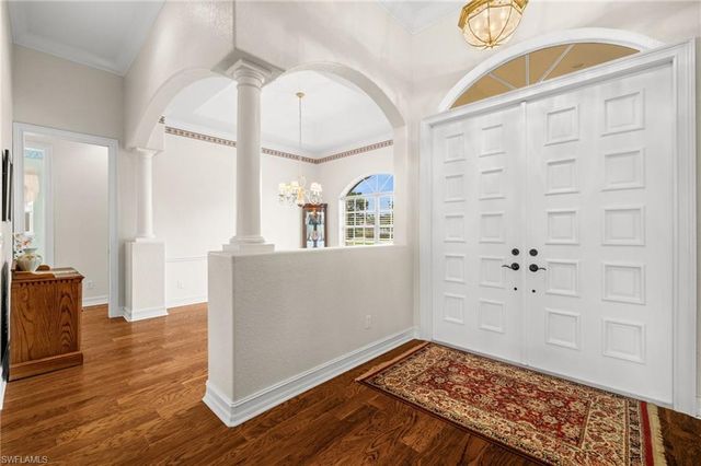 2027 Castle Garden LN, Naples, FL 34110