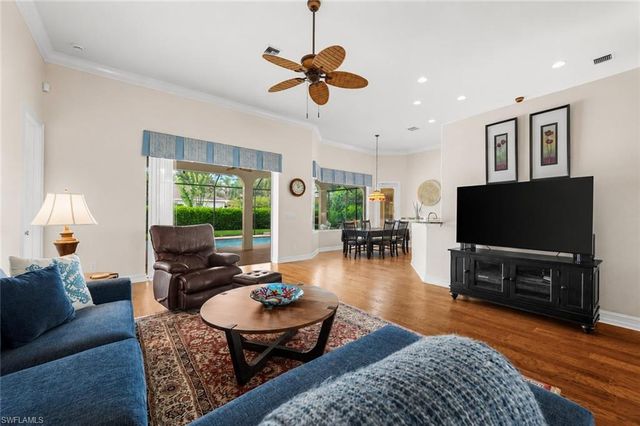 2027 Castle Garden LN, Naples, FL 34110
