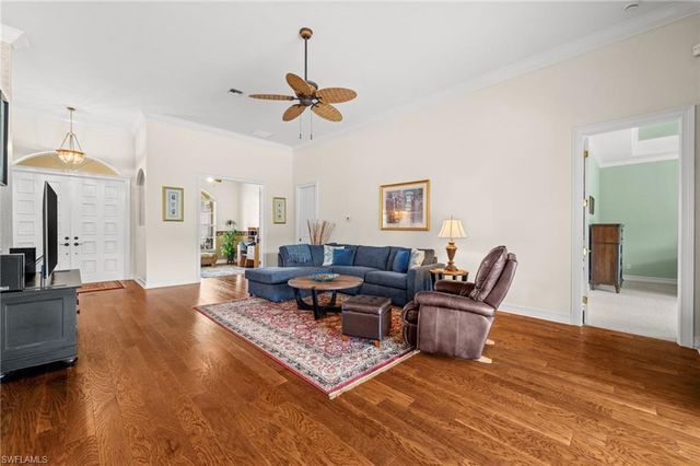 2027 Castle Garden LN, Naples, FL 34110