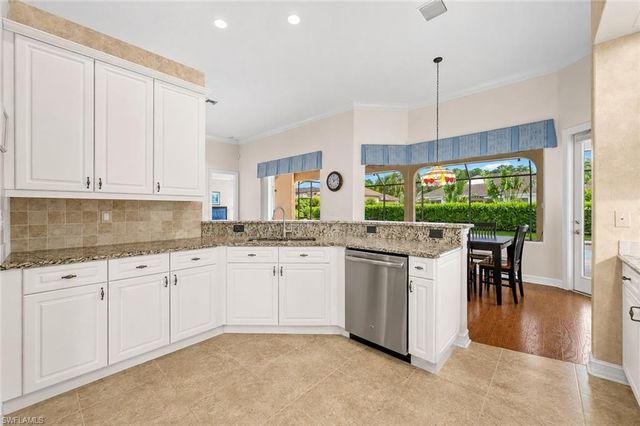 2027 Castle Garden LN, Naples, FL 34110