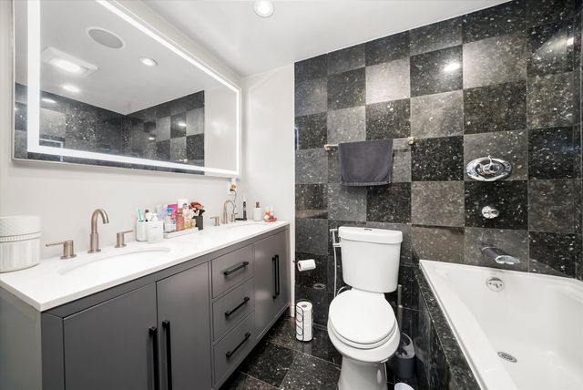 21 W Goethe Street 18GH, Chicago, IL 60610