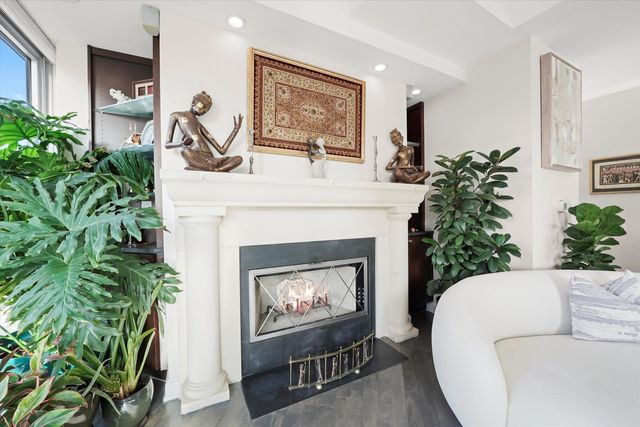 21 W Goethe Street 18GH, Chicago, IL 60610