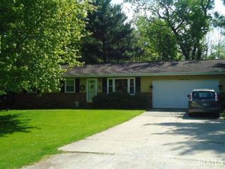 51560 Hollyhock Road, South Bend, IN 46637