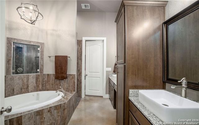 345 laguna, Bandera, TX 78003