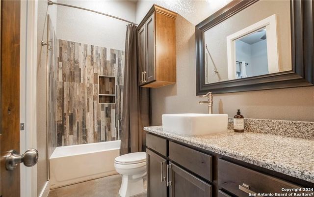 345 laguna, Bandera, TX 78003