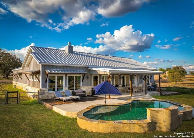 345 laguna, Bandera, TX 78003