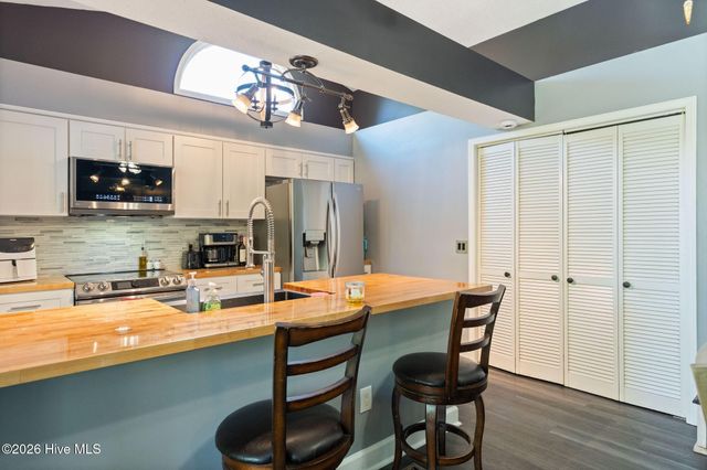 451 N Crestwood Drive, Wilmington, NC 28405