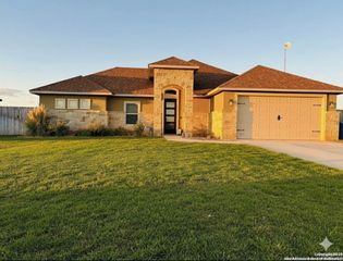 1704 Vista View Dr, Pleasanton, TX 78064