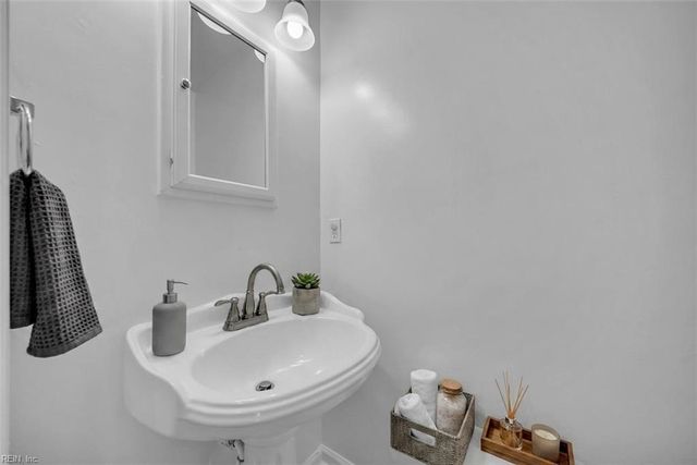 1312 Mikie CT, Virginia Beach, VA 23453