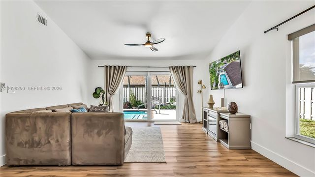 651 Shiloh Ter 651, Davie, FL 33325