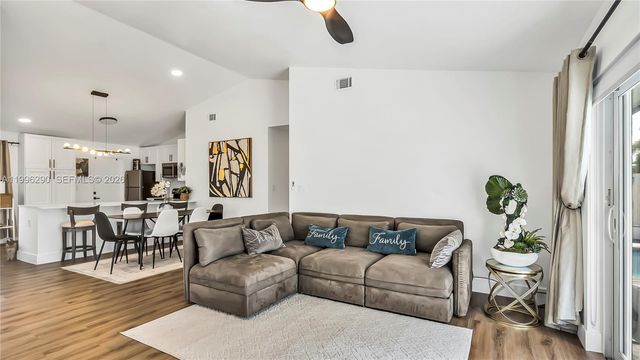 651 Shiloh Ter 651, Davie, FL 33325