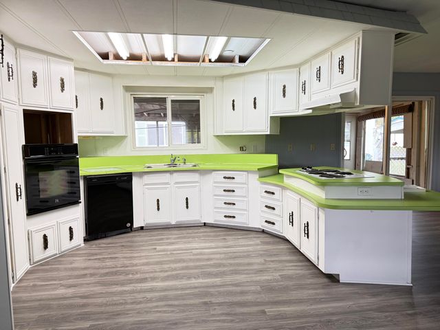 4000 Round Lake Road SPC 98, Klamath Falls, OR 97601